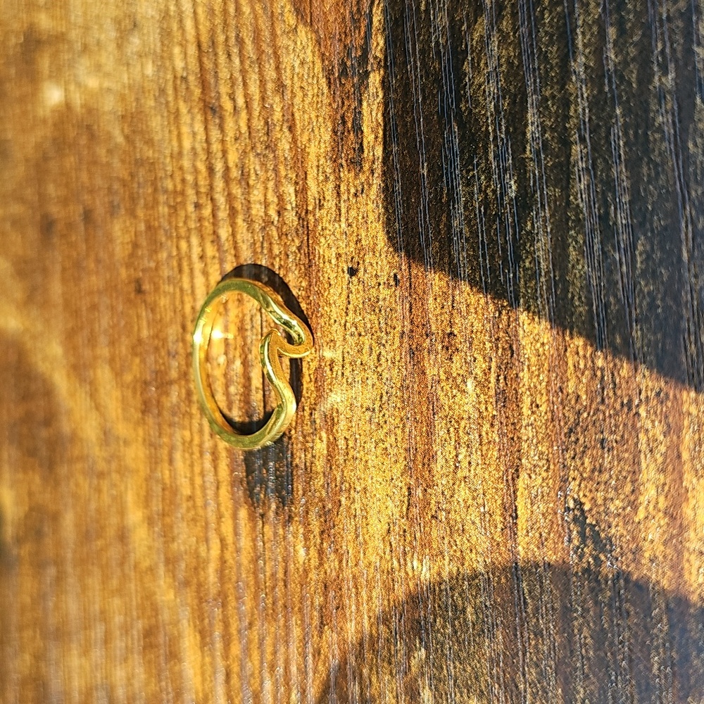 Gold Wave Ring - Picture 3 of 3